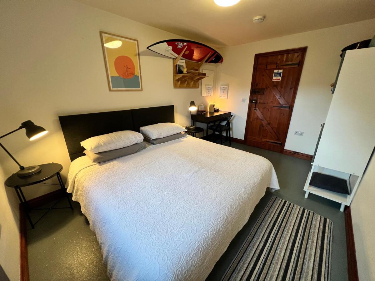 Lands End Hostel And B&B Сенен Екстериор снимка