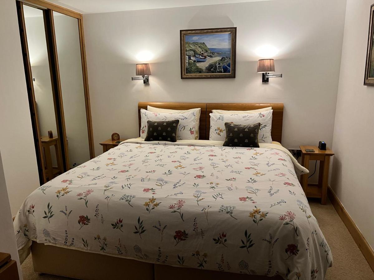 Lands End Hostel And B&B Сенен Екстериор снимка