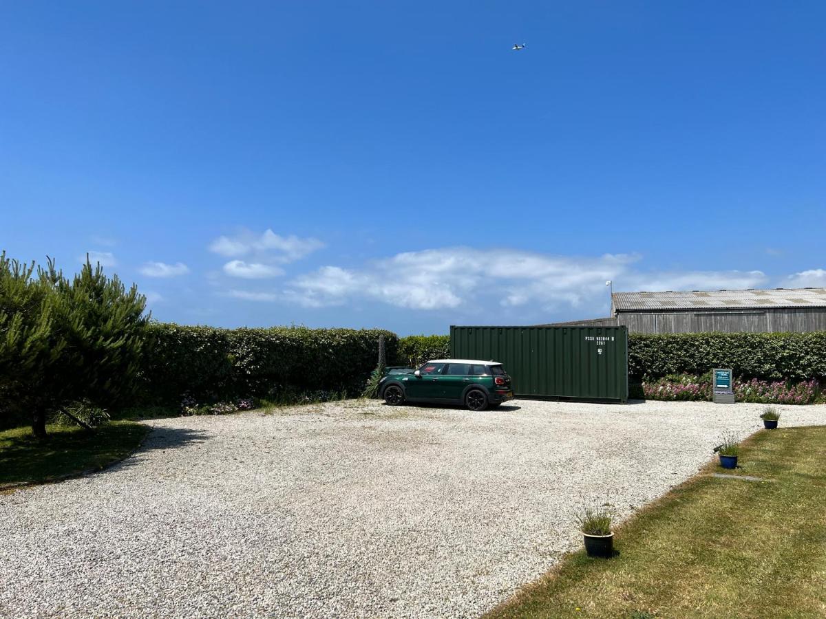 Lands End Hostel And B&B Сенен Екстериор снимка