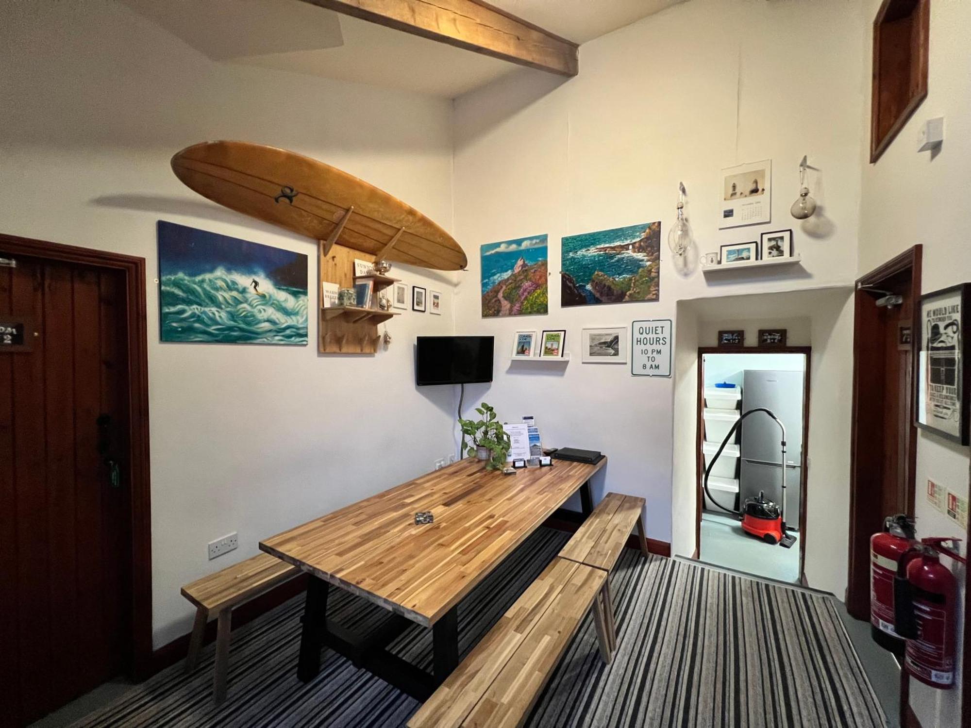 Lands End Hostel And B&B Сенен Екстериор снимка