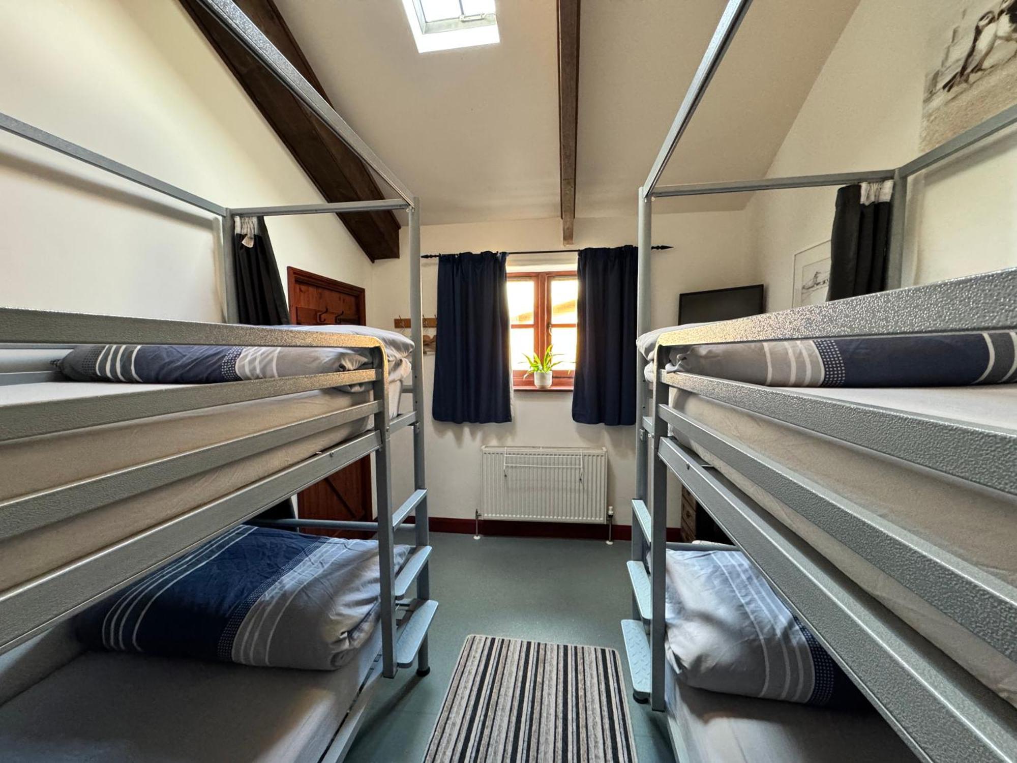 Lands End Hostel And B&B Сенен Екстериор снимка