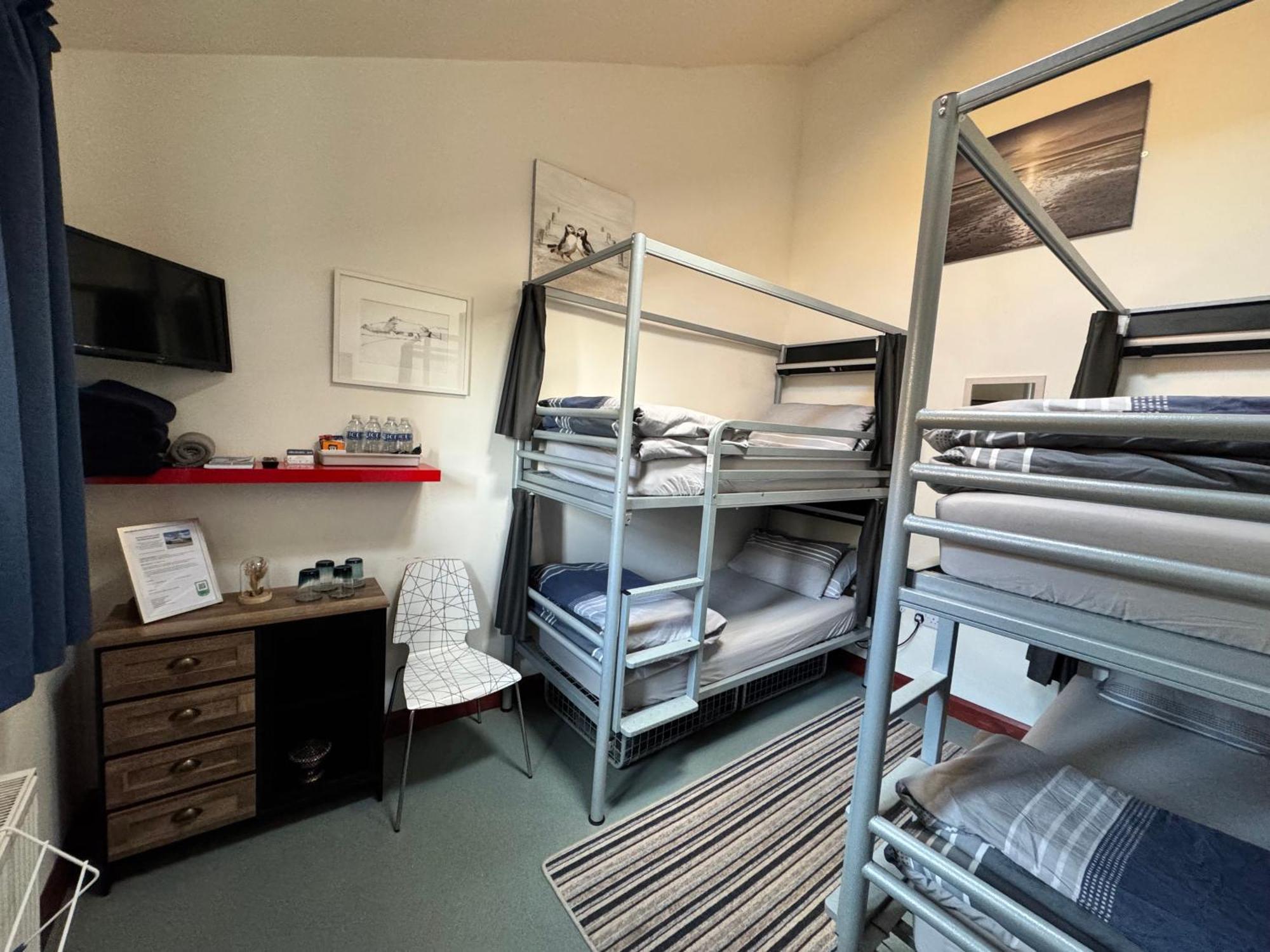 Lands End Hostel And B&B Сенен Екстериор снимка